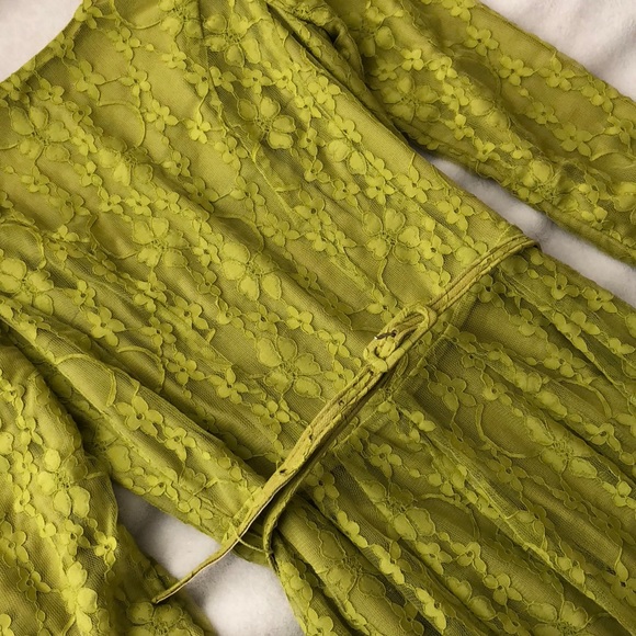Last Chance: Vintage Style V-Back Lace Dress in Lime/Green (S) - Picture 4 of 6